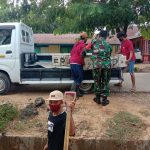 Babinsa dan warga Ciptakan Lingkungan Bersih dan Sehat