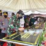 Panglima TNI dan Kapolri Tinjau Pelaksaan Vaksin 2.101 Personel di Polda Jatim