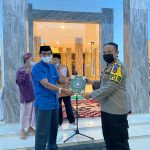 Kapolres Sinjai Berikan Bantuan Al-Qur’an Saat Hadiri Peresmian Masjid Darul Ikhsan