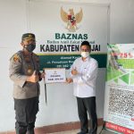 Bersihkan Harta, Kapolres Sinjai Kembali Serahkan Zakat Profesi Personelnya Dibaznas.