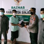 Kapolres Sinjai Serahkan Bantuan Baznas Untuk Kaum Duafa