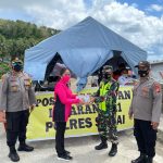 Kapolres Sinjai Kembali Kunjungi Posko Penyekatan Pemudik Diperbatasan dan Beri Bingkisan Buka Puasa