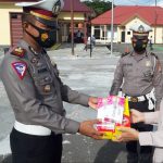 Dokkes Polres Pasangkayu Bagi Multi Vitamin Untuk Menambah Kekebalan Tubuh Personil.