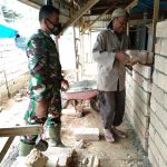 Wujud Sosial Koramil 1417-15/Landono, Babinsa Bantu Pembangunan Rumah Milik Warga