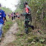 Akses ke Sawah Sulit, Babinsa Bersama Warga Bangun Jalan Usaha Tani