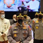 Tinjau Vaksinasi Massal di Bandung, Panglima TNI dan Kapolri Minta Warga Tetap Disiplin Prokes