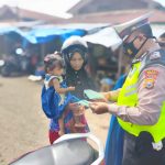Cegah Covid-19, Satlantas Polres Sinjai Bagi Bagi Masker Kepada Warga.