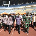 Tinjau Vaksinasi di Bandung, Panglima dan Kapolri Berharap Program Vaksinasi Presiden 1 Juta 1 Hari Tercapai