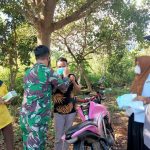 Yakinkan Masyarakat Patuhi PPKM , Babinsa Kodim 1417/Kendari Patroli di Desa Binaan