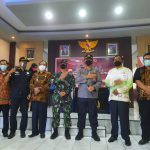 Kapolres Sinjai Bersama Forkopimda Pantau Langsung Pelaksanaan Vaksinasi Massal.