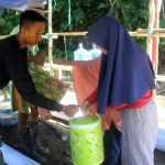 Semangat Masyarakat Membantu Satgas TMMD Di KOLTIM