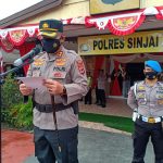 Kapolres Sinjai Pimpin Upacara Korps Raport Kenaikan Pangkat 16 Personel Polres Sinjai.