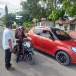 Polsek Pasangkayu Perketat Prokes Kepada Pengendara R2 dan R4 di Jalan Andi Depu.