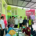 Pastikan Berjalan Aman, Kapolres Sinjai Pantau Vaksinasi Massal di Gerai Vaksin Presisi Puskesmas Mannanti.