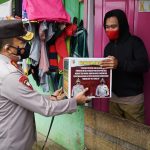 Irjen Yan Sultra Turun Langsung Berikan Bantuan PPKM di Kota Kendari.