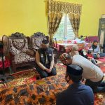 Kapolres Sinjai Melayat Kerumah Anggota Yang Istrinya Meninggal Dunia.