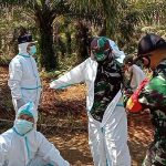 Monitoring dan Pengamanan Pemakaman Jenazah Covid 19, Babinsa Kodim Kendari Tetap Jaga Kewaspadaan