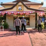 Kapolres Sinjai Bagikan Vitamin, Hansanitizer dan Masker Kepada Personelnya Usai Pimpin Apel.