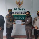 Bersihkan Harta, Kapolres Sinjai Kembali Serahkan Zakat Profesi Personelnya Dibaznas