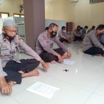 Tingkatkan Iman dan Taqwa Personel, Wakapolres Sinjai Pimpin Dzikir Bersama.