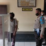 Sterilkan Polsek Alla, Lakukan Penyemprotan Cairan Disinfektan Cegah Penyebaran Virus Covid-19