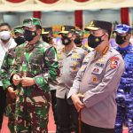 Tinjau Vaksinasi di Kaltim, Panglima TNI Bersama Kapolri Minta Warga Mau Dirawat di Tempat Isolasi Terpusat