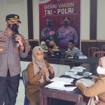 Kapolres Sinjai Pantau Langsung Pelaksanaan Vaksinasi di Gerai Vaksin Presisi Aula Mapolres Sinjai.