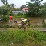 Jalin Kebersamaan, Babinsa Kodim Kendari dan Warga Kerja Bakti