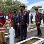 Kapolres Sinjai Ikuti Upacara Ziarah Rombongan Dalam Rangka HUT RI Ke- 76 Tingkat Kab. Sinjai.