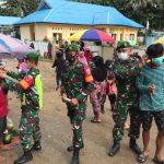 Cegah Covid-19, Babinsa Koramil 1417-09/Sampara Laksanakan PPKM Skala Mikro Di Pasar Tradisional