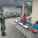 Babinsa Komsos Dengan Masyarakat Bangun Ke Kompakan Hadapi Covid-19