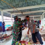 Gunakan Thermoguns, Babinsa Koramil Tinanggea Cek Suhu Tubuh Warga Binaan