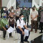 Vaksinasi dan Bansos di Jogyakarta, Kapolri Ingatkan Warga Disiplin Prokes di Sektor Ekonomi