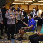 Kapolri Lepas Bus Vaksinasi Keliling Sasar Warga yang Tak Terjangkau