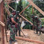 Satgas Pra TMMD Membangun Rumah Ibu Sulfiana