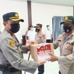 Secara Simbolis, Kapolres Sinjai Serahkan Paket Sembako Alumni Akpol 2000 Sanika Satyawada
