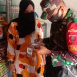 Motivasi UMKM Warga, Babinsa Kodim Kendari Sambangi Tempat Penjualan Sembako