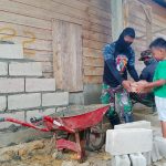 Anak-anak Ini Ikut Bantu Satgas Pra TMMD Ke-112 Selesaikan Pembangunan RTLH