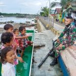 Sosok Tentara Yang Menjadi Idola Anak-Anak di Lokasi Pra TMMD