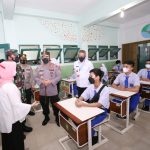 Tinjau Serbuan Vaksin di Kalbar, Kapolri Tekankan Penguatan Prokes dan Percepatan Vaksinasi