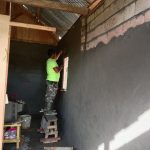 Berkomitmen Dan Semangat Satgas Pra TMMD Kebut Plester Dinding Rumah Asminah