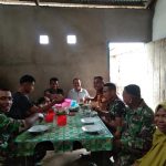 Makan Siang, Momen Kebersamaan Satgas TMMD Dengan Warga