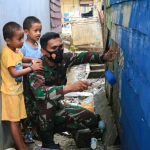 Ingin Jadi Tentara, Bocah di Sasaran Ini Akrab dengan Satgas TMMD