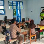 Hari Ke-3 Operasi Patuh, Sat Lantas Polres Sinjai Penyuluhan Tertib Berlalu lintas dan Patuhi Prokes di Sekolah.