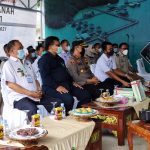 Kapolres Sinjai dampingi Bupati Serahkan Sertifikat Tanah