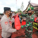 Kapolres Sinjai Salurkan 4000 Paket Bantuan Dittipidum Bareskrim Polri Kepada Masyarakat Terdampak Covid-19.
