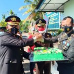 Kapolres Sinjai Beri Kejutan Ke Dandim 1424 Dalam Rangka HUT TNI Ke- 76 Tahun 2021.
