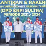 Pelantikan Ketua KNPI Sultra, Gubernur Serahkan Bonus Atlet PON Papua