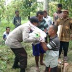 Viral, Polisi gendong jenazah bayi