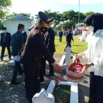 Kapolres Sinjai Ikuti Upacara Ziarah Nasional di Taman Makam Pahlawan Dalam Rangka Hari Pahlawan Ke-76.